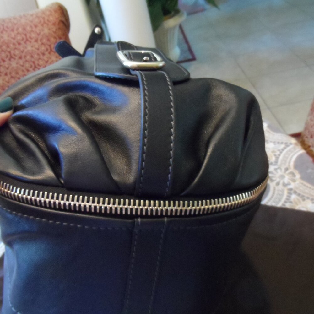 New Tod's Black Calf Leather Tote Handbag w/ Double Zipper Detail Large - Picture 8 of 16